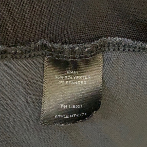 Color block front pleat top - Picture 7 of 8